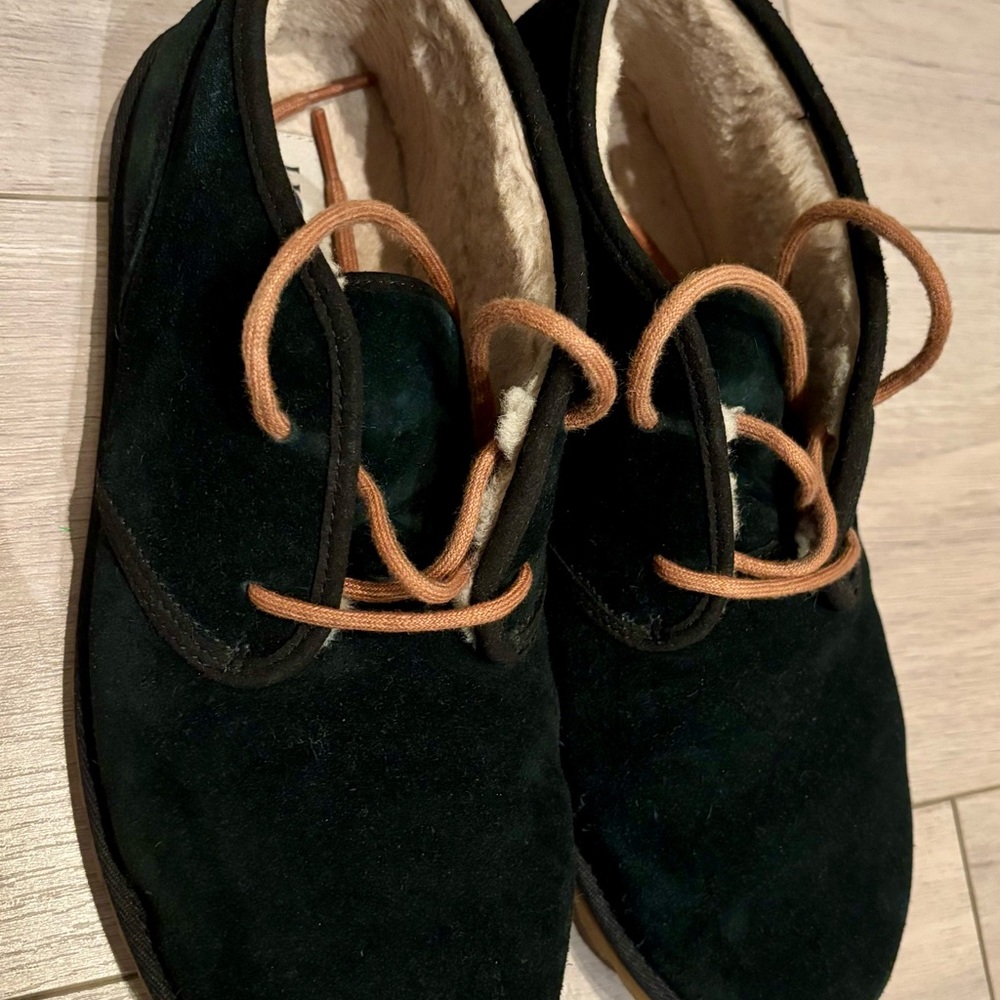 UGG Men's Dark Suede Chukka Boots size 9